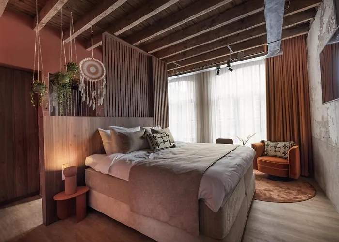 Отель Cousins Boutique *