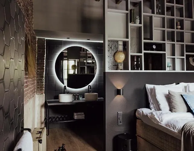 Cousins Boutique Hotel *