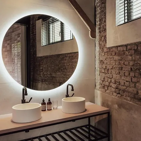 Cousins Boutique Hotel *