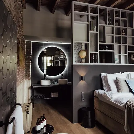 Cousins Boutique Hotel *