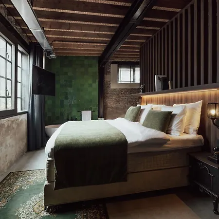 Cousins Boutique Hotel *